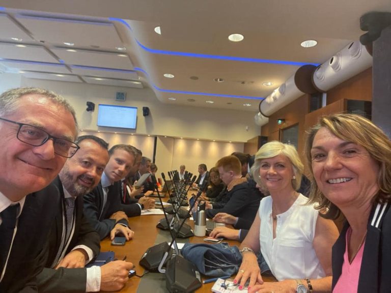 Avec mes collègues députés, membres de la Commission des Affaires sociales